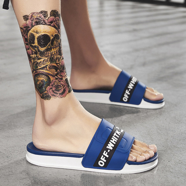 Μοντέρνες  ανδρικές παντόφλες  σε δύο χρώματα με επιγραφές