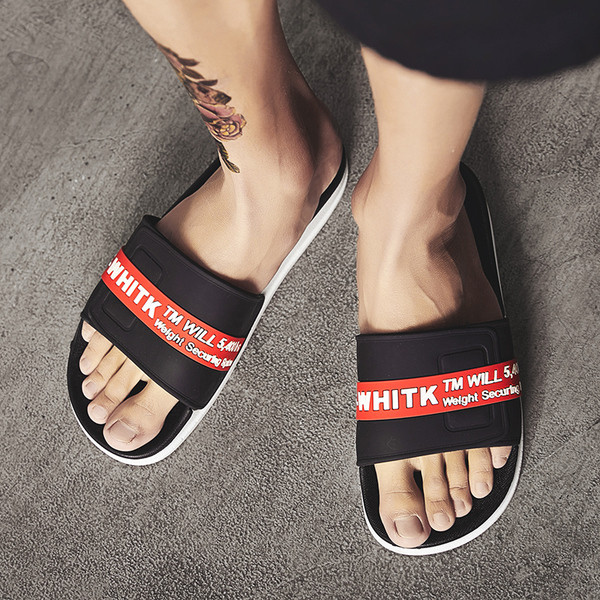 Μοντέρνες  ανδρικές παντόφλες  σε δύο χρώματα με επιγραφές