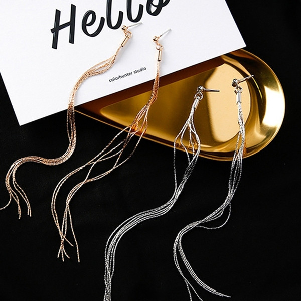 Cercei lungi de dama moderni in culoarea argintii si aurii