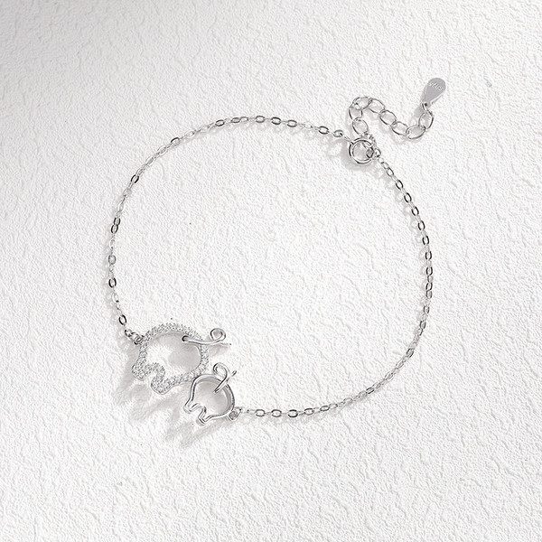 Modern női karkötő ezüst színben