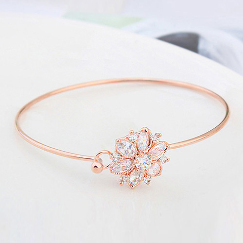 Γυναικείο βραχιόλι με τρισδιάστατο στοιχείο και πέτρες σε τρία χρώματα