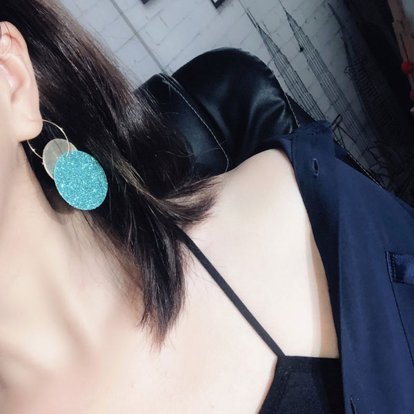 Stílusos női fülbevaló kerek formában