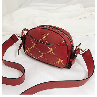 Μοντέρνα έκο δερμάτινη γυναικεία τσάντα με κεντήματα σε διάφορα χρώματα