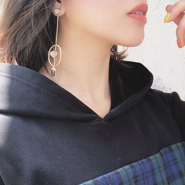 Modern női hosszú fülbevaló színes kövekkel