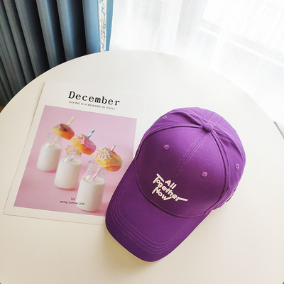 Καθημερινό γυναικείο καπέλο με γείσο και επιγραφή σε διάφορα χρώματα