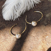 Καθημερινά γυναικεία σκουλαρίκια με μαργαριτάρια και χρυσό χρώμα