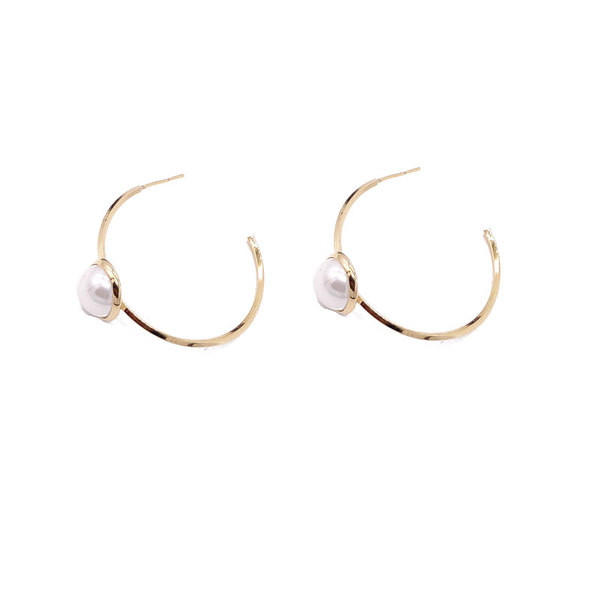 Καθημερινά γυναικεία  σκουλαρίκια  με μαργαριτάρια και χρυσό χρώμα