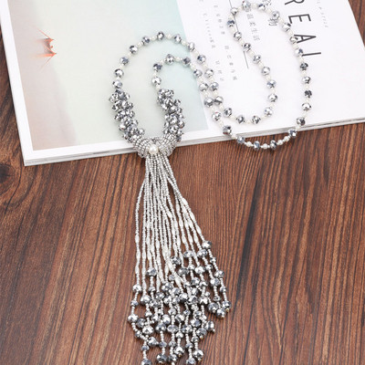 Μοντέρνο γυναικείο κολιέ διακοσμημένο με χάντρες σε διάφορα χρώματα