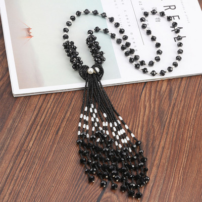 Μοντέρνο γυναικείο κολιέ διακοσμημένο με χάντρες σε διάφορα χρώματα