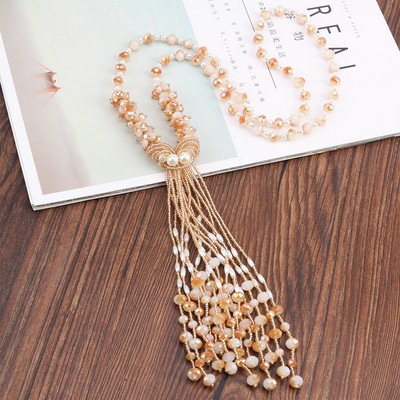 Μοντέρνο γυναικείο κολιέ διακοσμημένο με χάντρες σε διάφορα χρώματα