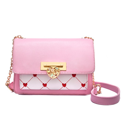 Κομψή γυναικεία τσάντα με κεντήματα και μεταλλικό στοιχείο σε τρία χρώματα