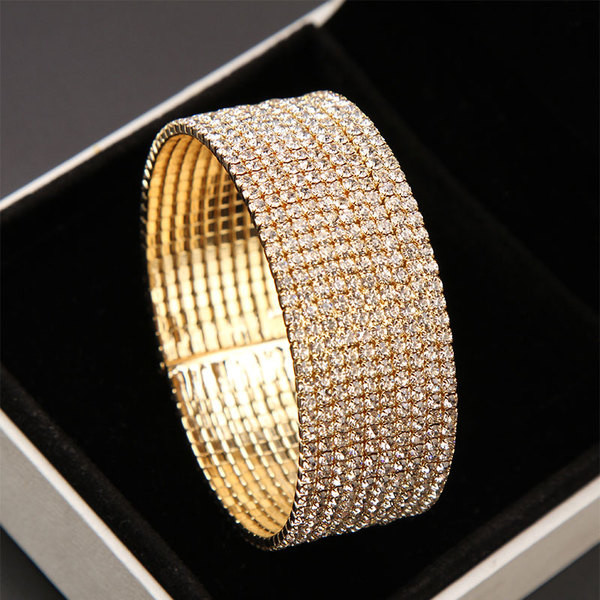 Κομψό γυναικείο βραχιόλι με πέτρες σε δύο χρώματα 