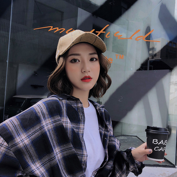 Kockás női sapka napellenzővel és felirattal több színben