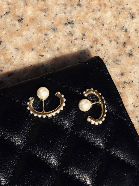 Hétköznapi női gyöngyös fülbevaló új modellje