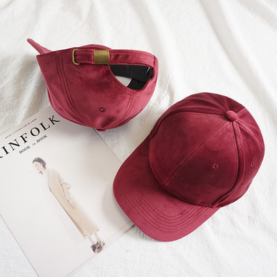 Γυναικείο μοντέλο βελούδινο καπέλο σε διάφορα χρώματα