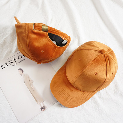 Γυναικείο μοντέλο βελούδινο καπέλο σε διάφορα χρώματα