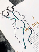 Stílusos női hosszú fülbevaló kék színben