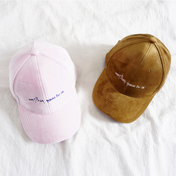 Καθημερινό γυναικείο καπέλο με επιγραφή σε διάφορα χρώματα