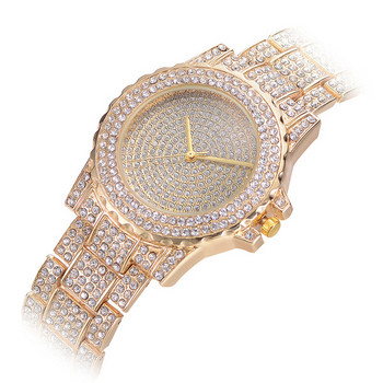 Стилен дамски часовник с камъни и метална врижка в три цвята 