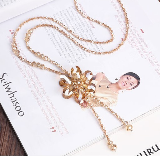 Hosszú női nyaklánc 3D elemmel több színben