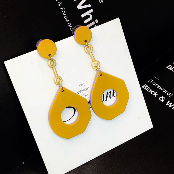 Cercei lungi eleganti de dama in galben