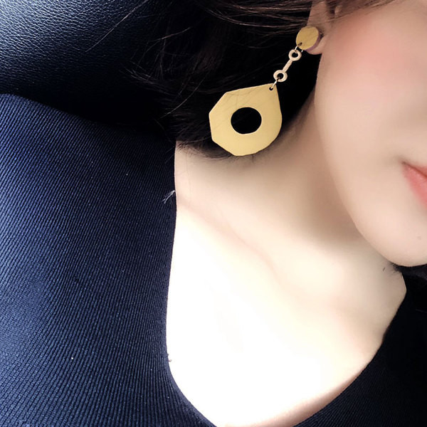 Cercei lungi eleganti de dama in galben