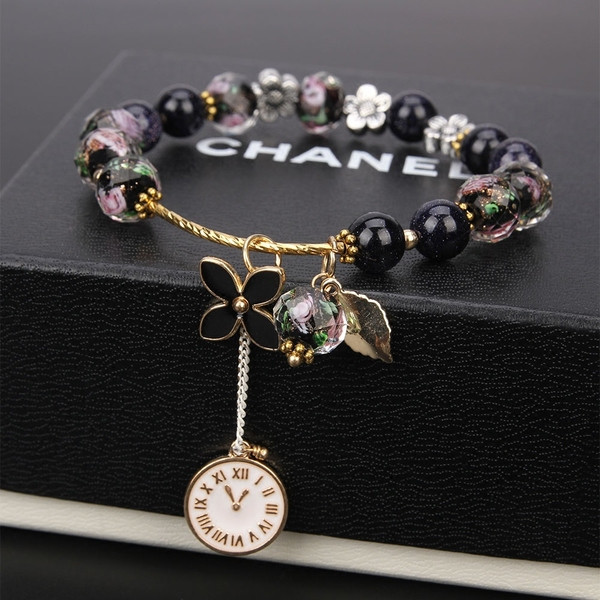 Μοντέρνο γυναικείο βραχιόλι σε τέσσερα χρώματα