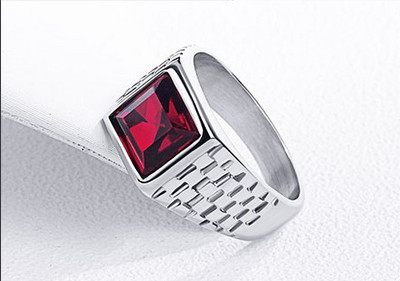 Модерен мъжки пръстен в сребрист цвят с камък