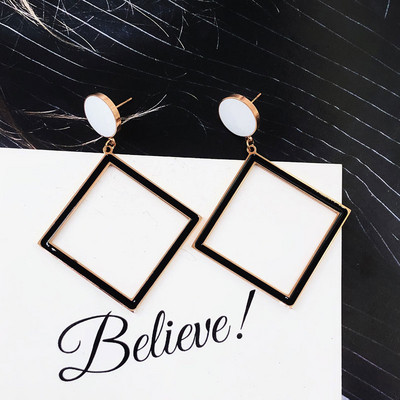 Új női fülbevaló modell fehér és fekete színben