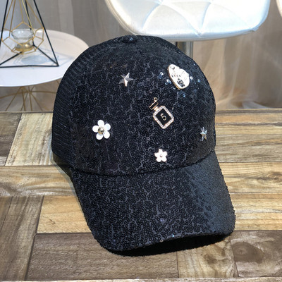 Γυαλιστερό γυναικείο καπέλο με πούλιες σε διάφορα χρώματα - δύο μοντέλα