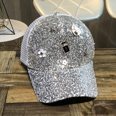 Γυαλιστερό γυναικείο καπέλο με πούλιες σε διάφορα χρώματα - δύο μοντέλα