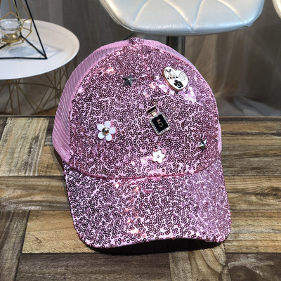 Γυαλιστερό γυναικείο καπέλο με πούλιες σε διάφορα χρώματα - δύο μοντέλα