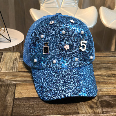 Γυαλιστερό γυναικείο καπέλο με πούλιες σε διάφορα χρώματα - δύο μοντέλα