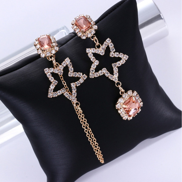 Modern női fülbevaló kövekkel, rózsaszínben
