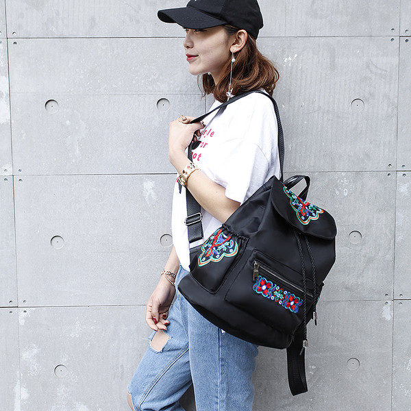 Női sport hátizsák fekete színben