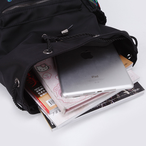 Női sport hátizsák fekete színben