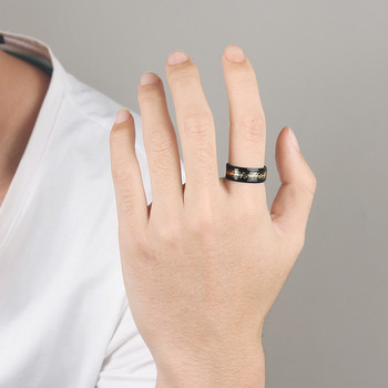 Μοντέρνο ανδρικό δαχτυλίδι σε μαύρο χρώμα με επιγραφή