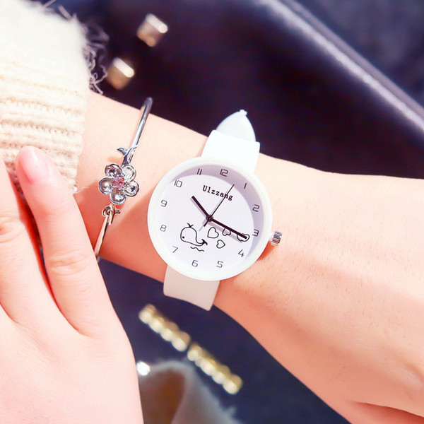 Modern női karóra több színben karkötővel kiegészítve