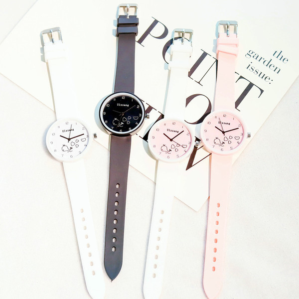 Modern női karóra több színben karkötővel kiegészítve