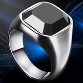 Μοντέρνο ανδρκό δαχτυλίδι με πέτρα σε δύο χρώματα