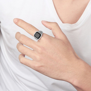 Модерен мъжки пръстен с камък в два цвята