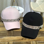 Μοντέρνο γυναικείο καπέλο με διακόσμηση σε διάφορα χρώματα