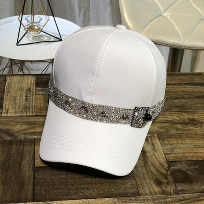 Μοντέρνο γυναικείο καπέλο με διακόσμηση σε διάφορα χρώματα