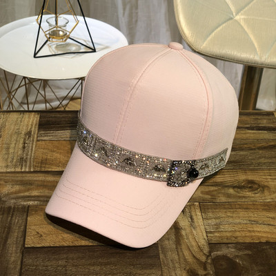 Μοντέρνο γυναικείο καπέλο με διακόσμηση σε διάφορα χρώματα