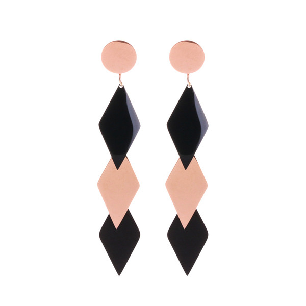 Elegáns női hosszú fülbevaló fekete színben