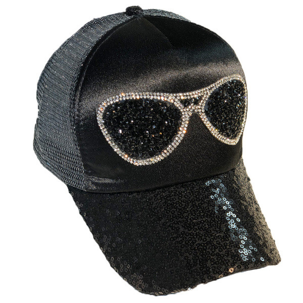 Új modellű női kalap flitterekkel, négy színben