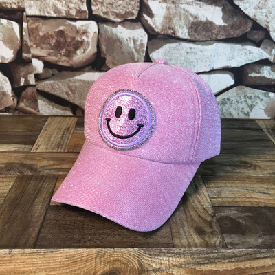 Μοντέρνο γυναικείο καπέλο με κομψό αποτέλεσμα και διακόσμηση σε διάφορα χρώματα