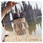 Modern női táska bojttal és fém fogantyúval, négy színben