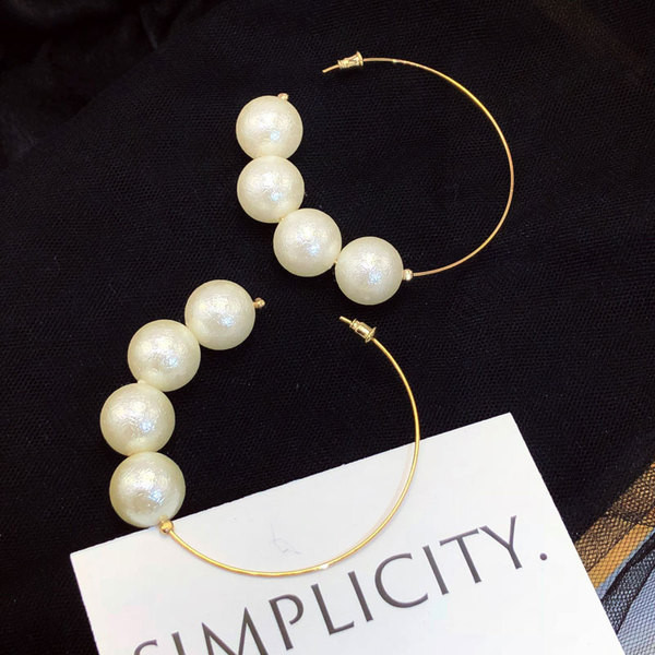 Aktuális női fülbevaló kerek forma gyöngyökkel