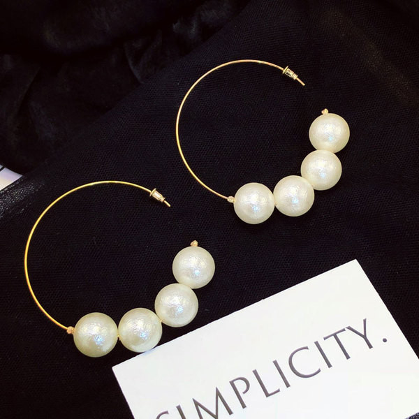 Aktuális női fülbevaló kerek forma gyöngyökkel